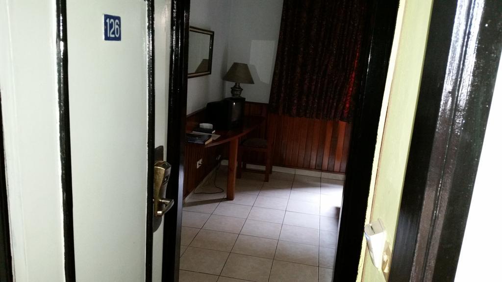 Saffana Hotel Douala Esterno foto