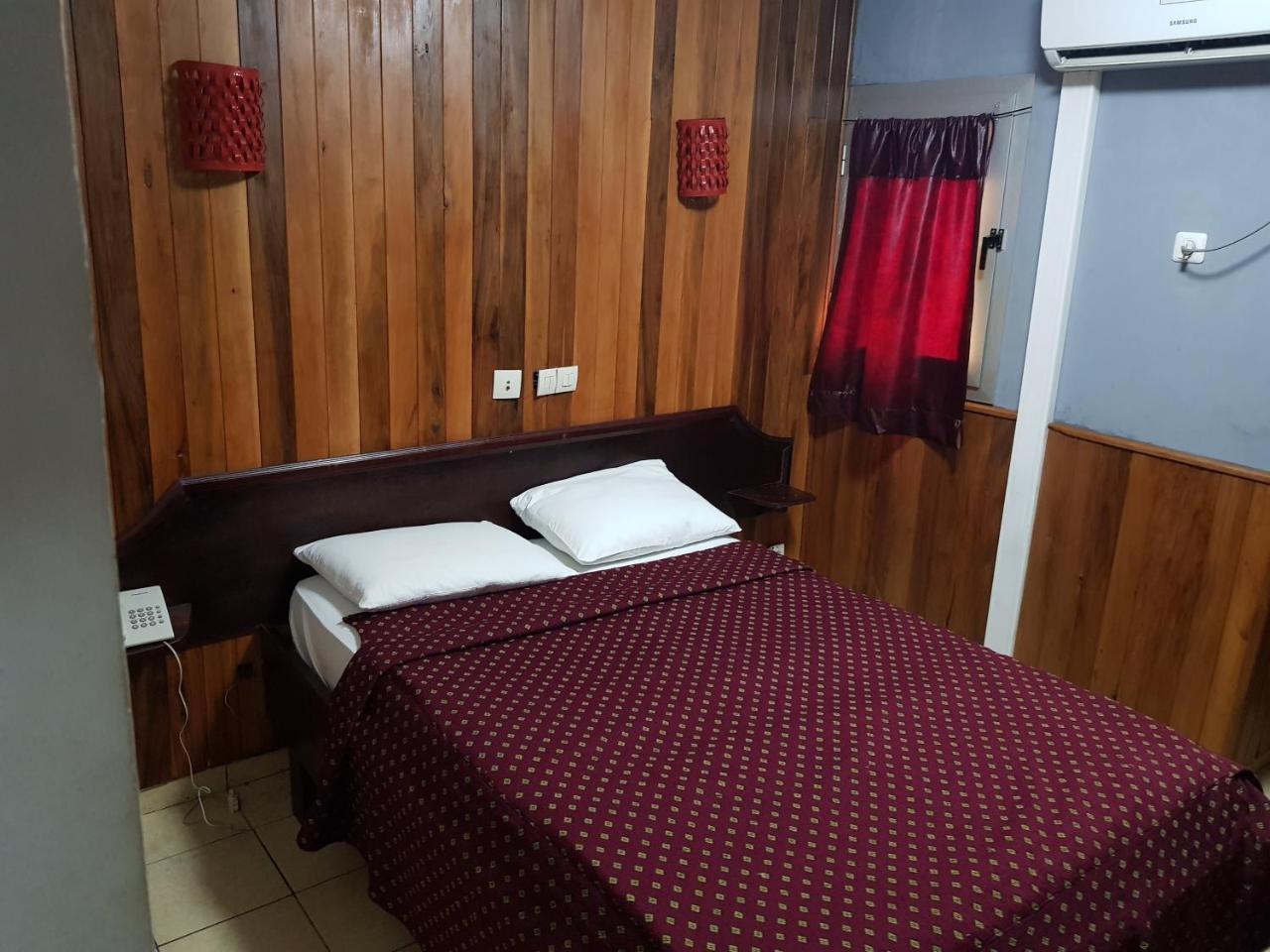 Saffana Hotel Douala Esterno foto